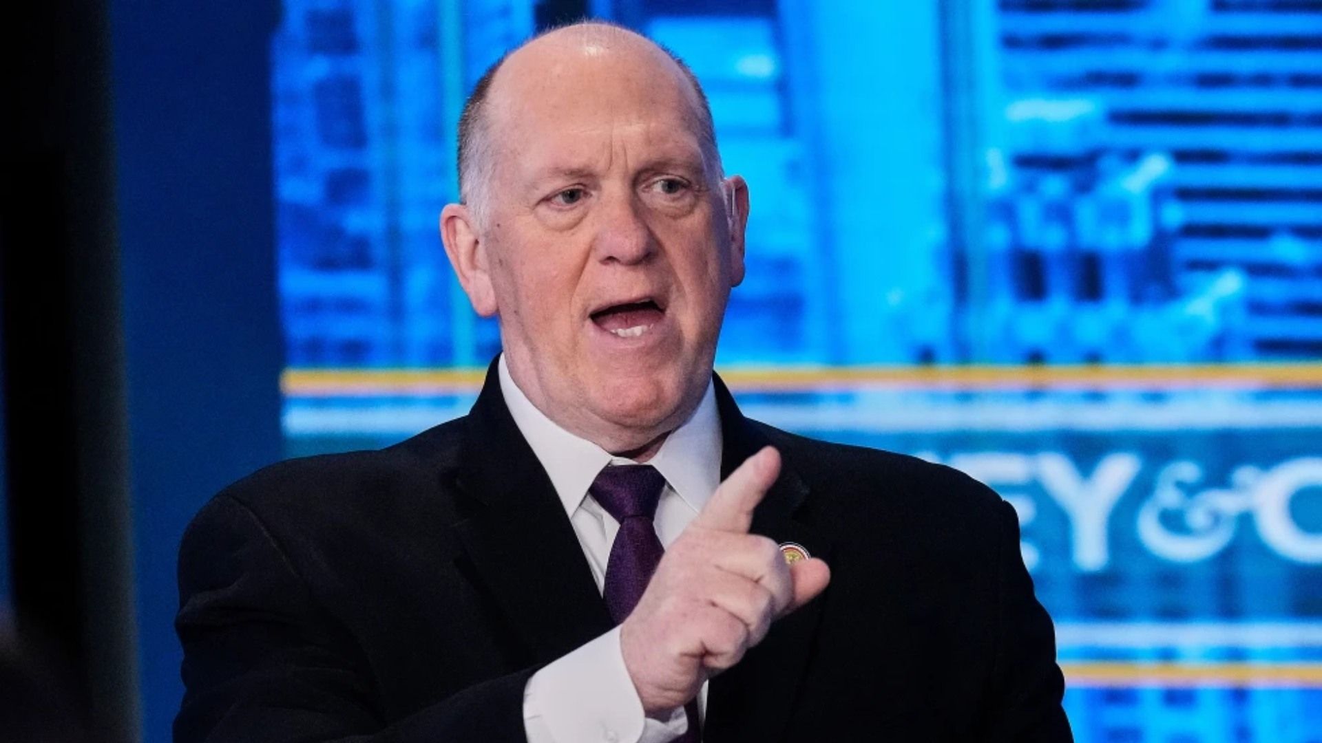 Tom Homan, Zar Fronterizo, Relaja Tensión en Minnesota; Trump Reestructura Operación Migratoria
