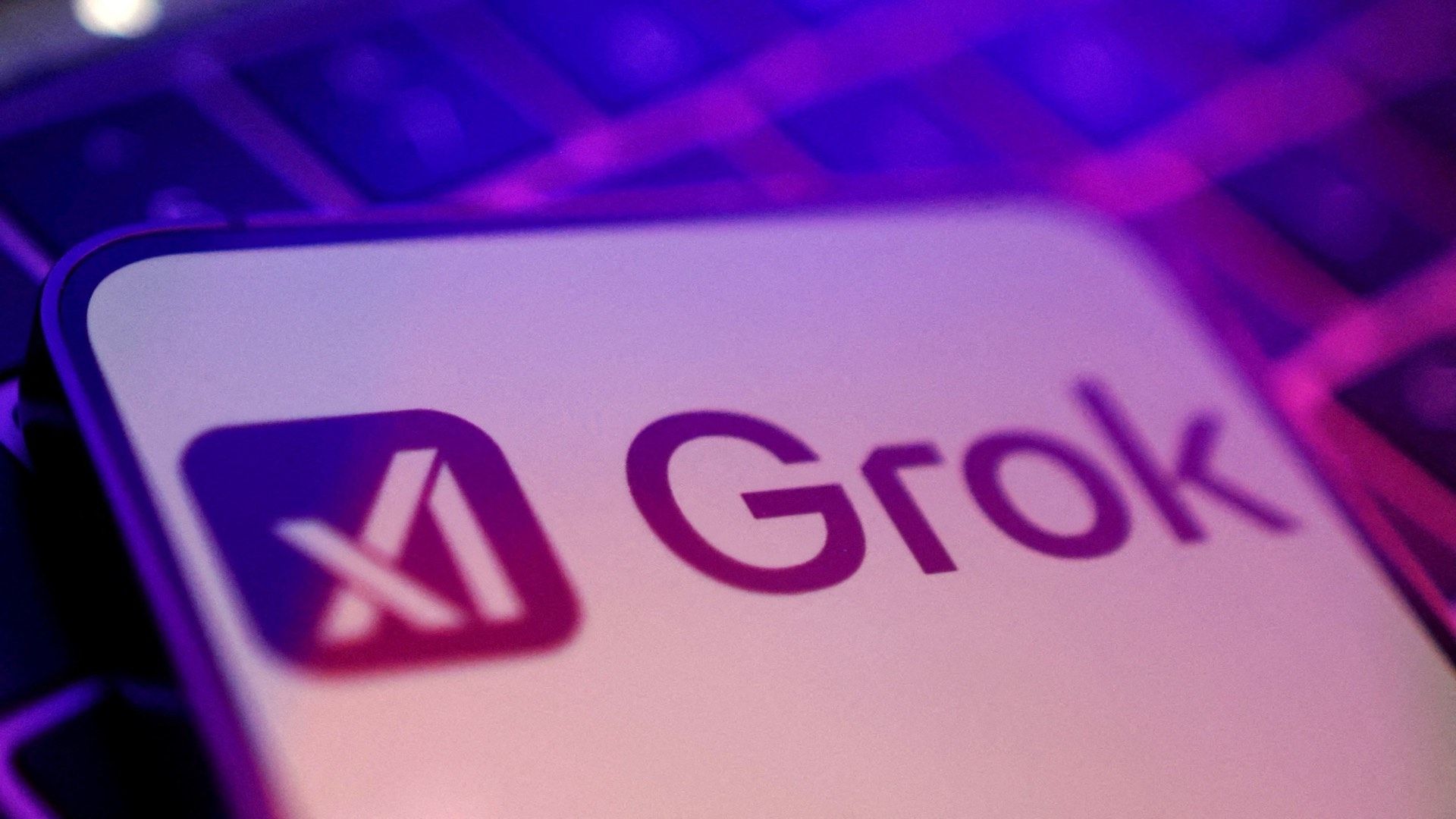 Piden a Elon Musk medidas contra imágenes sexualizadas hechas con inteligencia artificial Grok