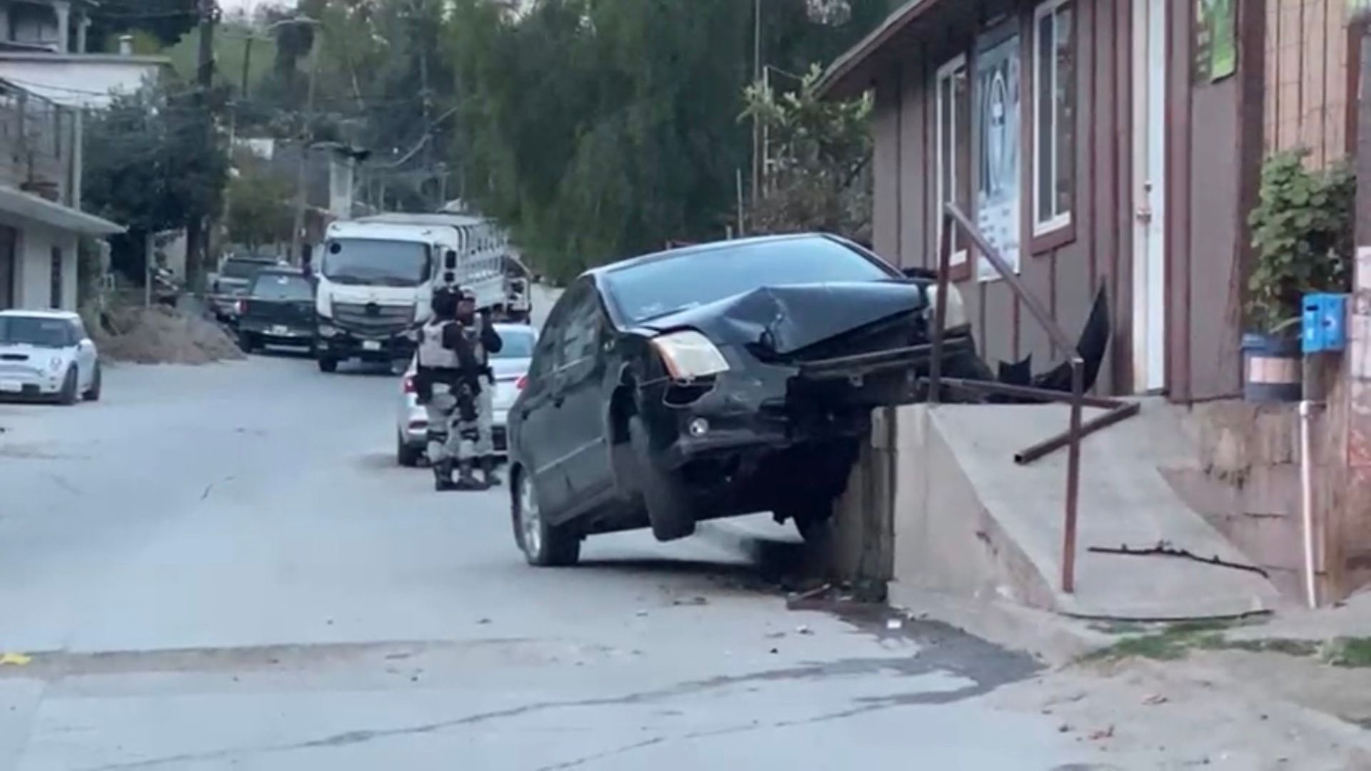 Balean a Conductor y se Impacta Contra Iglesia en Colonia Reforma de Tijuana