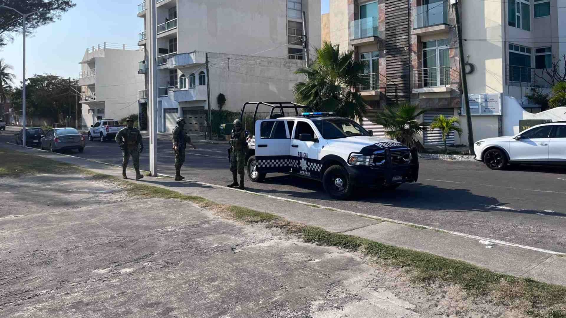 Menor de Edad y su Padre son Rescatados de Sufrir Ahogamiento en Playa Vicente Fox de Boca del Río Veracruz