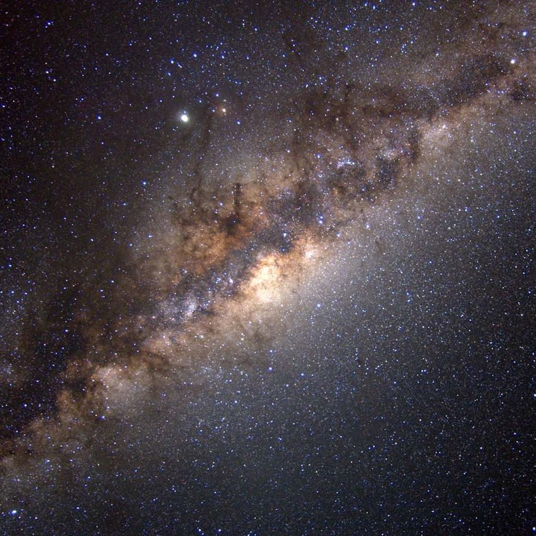 Astrofísicos de la UNAM estudian anomalía en el centro de la Vía Láctea