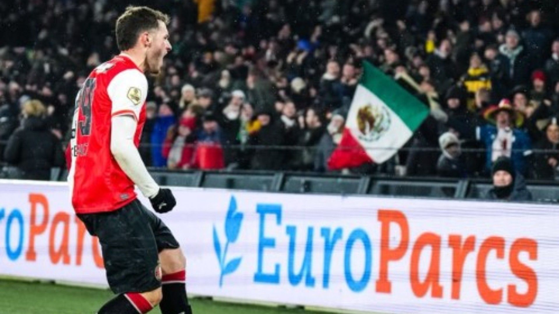 Santi Giménez tuvo un año 'redondo' con el Feyenoord. Foto: Twitter: @Feyenoord