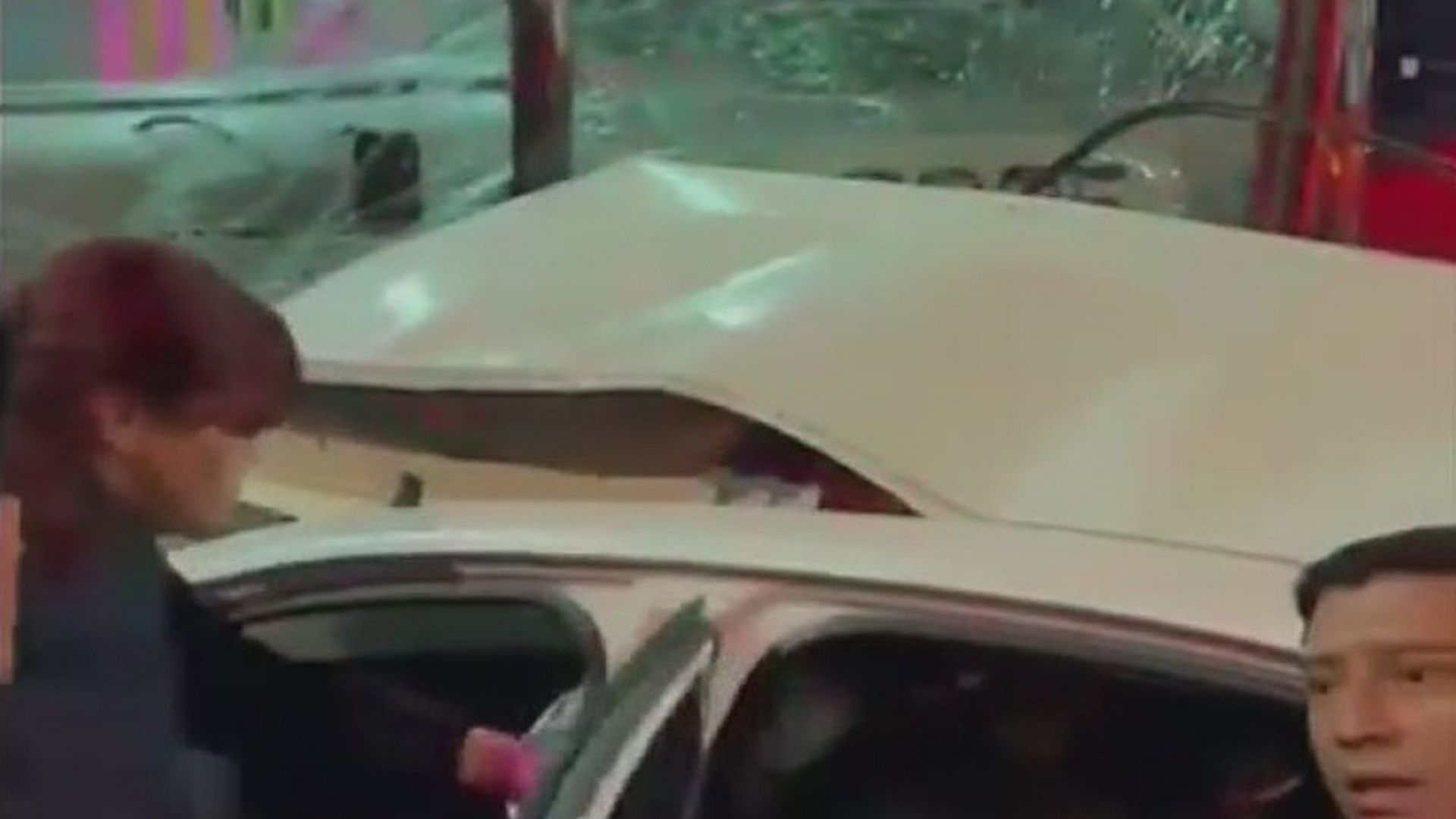 Choque de Metrobús y auto en Xola, CDMX