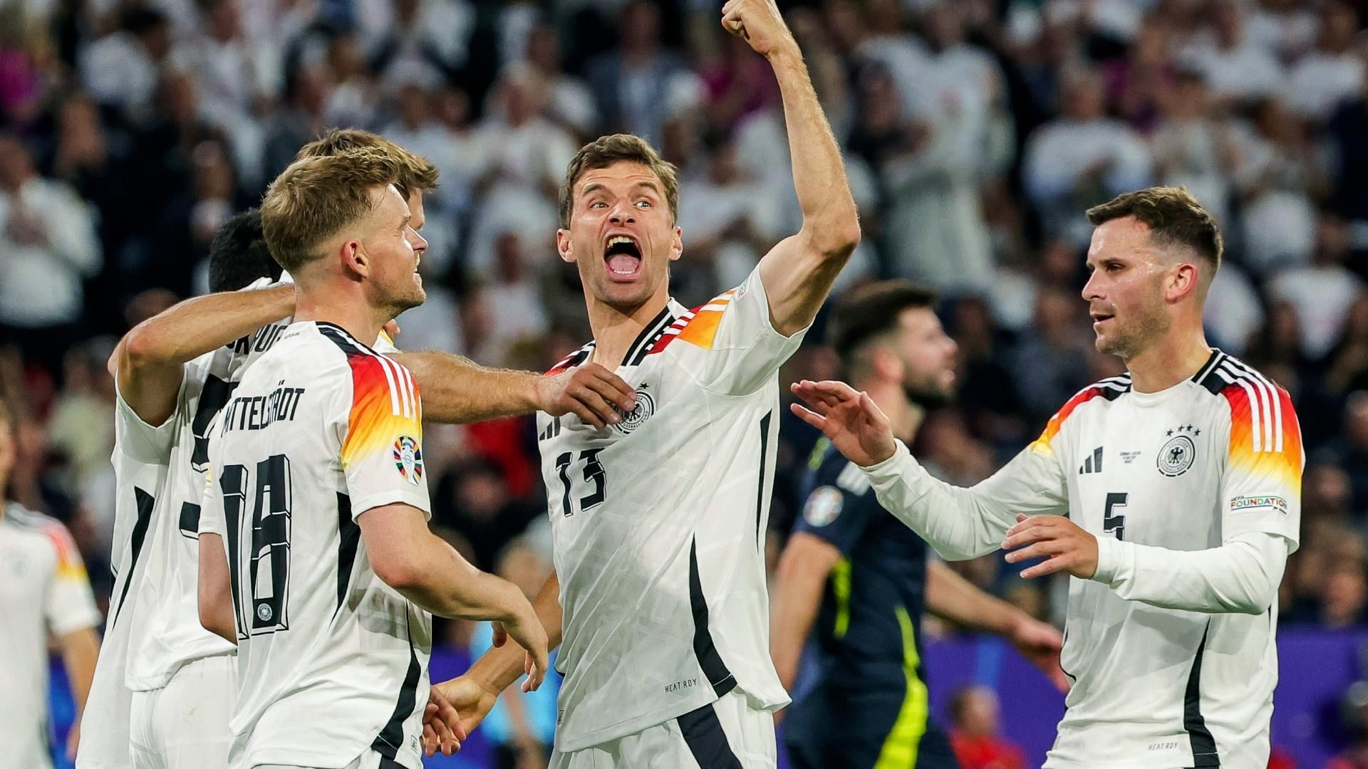 Tras su arrolladora presentación, Alemania ilusiona a sus aficionados con conquistar la Euro. Foto AP