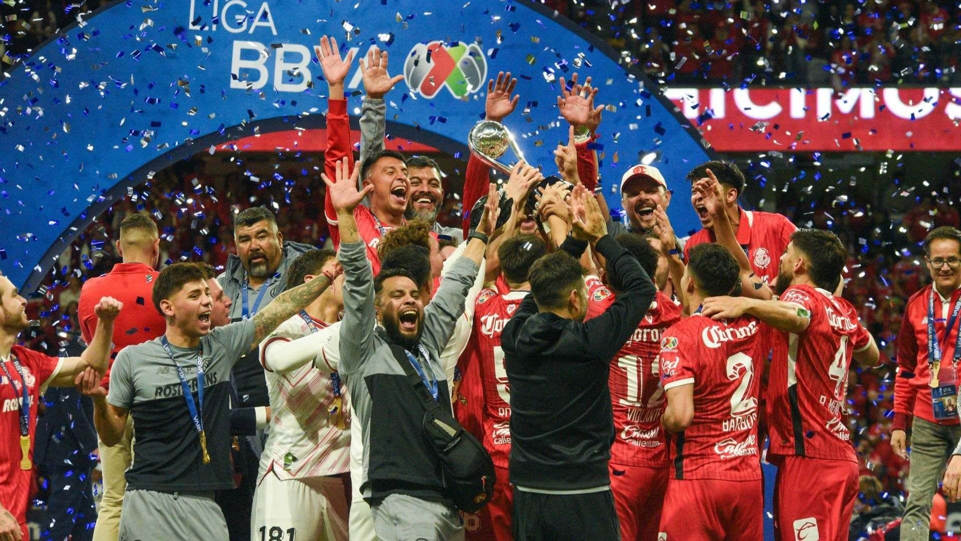 Jugadores del Toluca celebran el título de la Liga Mx