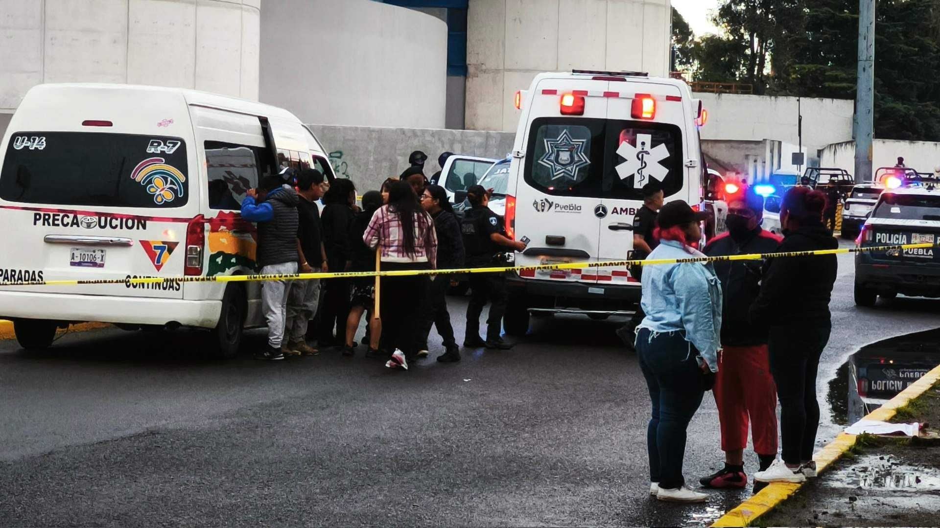 Enfrentamiento y Balacera entre Organizaciones de Ambulantes en Estadio Cuauhtémoc en Puebla