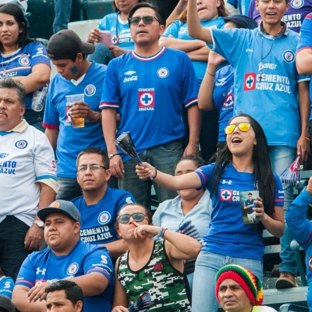 La afición de Cruz Azul quiere levantar la copa para festejar en la final de la Concachampions 2025.