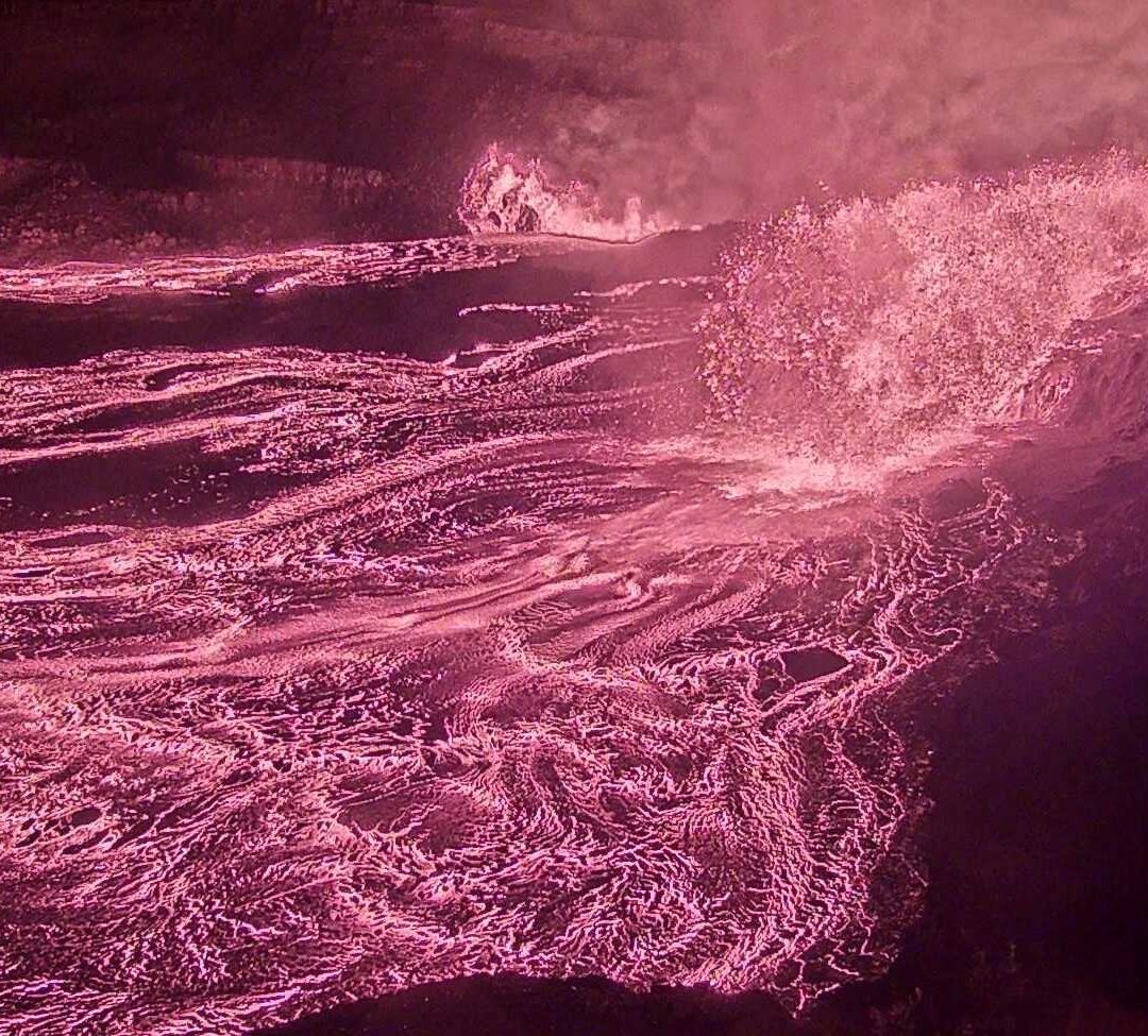 Material incandescente del volcán Kilahuea, ubicado en Hawai.