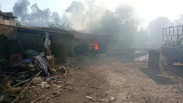 Explosión de pirotecnia deja calcinadas pertenencias de habitantes.  Foto: X @CoronangoGob
