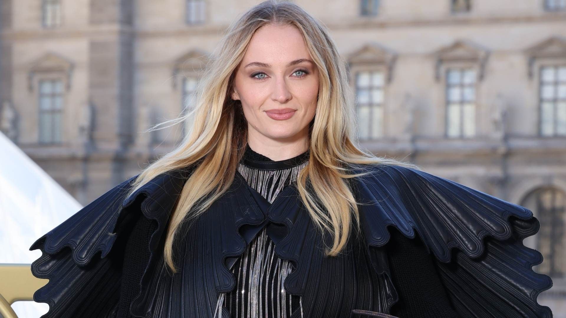 Primera Imagen de Sophie Turner como Lara Croft: ¿Qué Sabemos de la Serie?