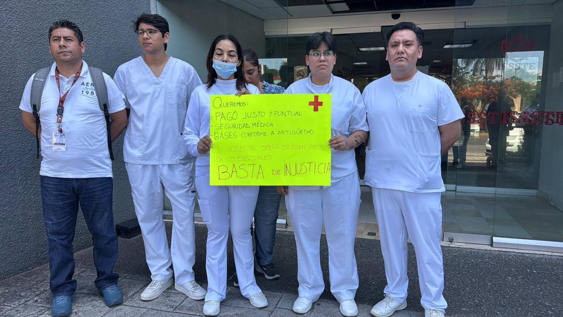 Trabajadores del ISSSTE Protesta en Veracruz Llevan 2 Meses Sin Cobrar