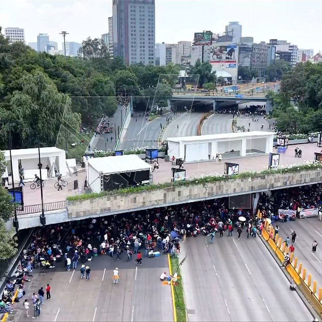Noveno Día de Protestas de la CNTE y No Hay Acuerdo: “Solución y Volvemos al Salón”