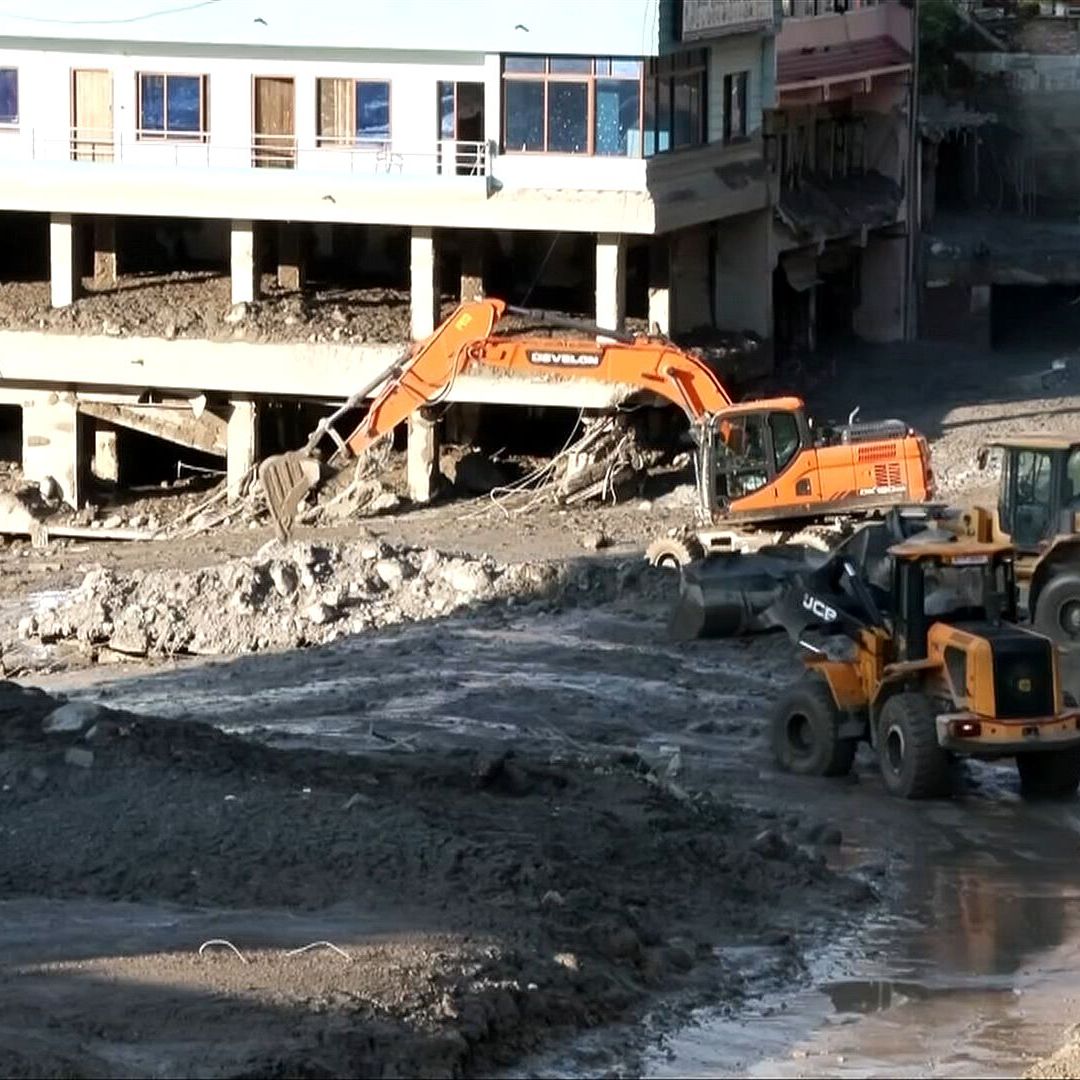 Siguen los Rescates Tras la Riada Ocurrida en la Frontera entre Nepal y China