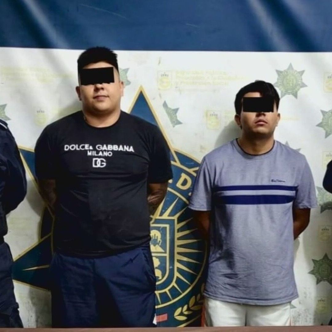 Detienen a Dos Hermanos en Persecución con Droga y Arma en Col. Polanco