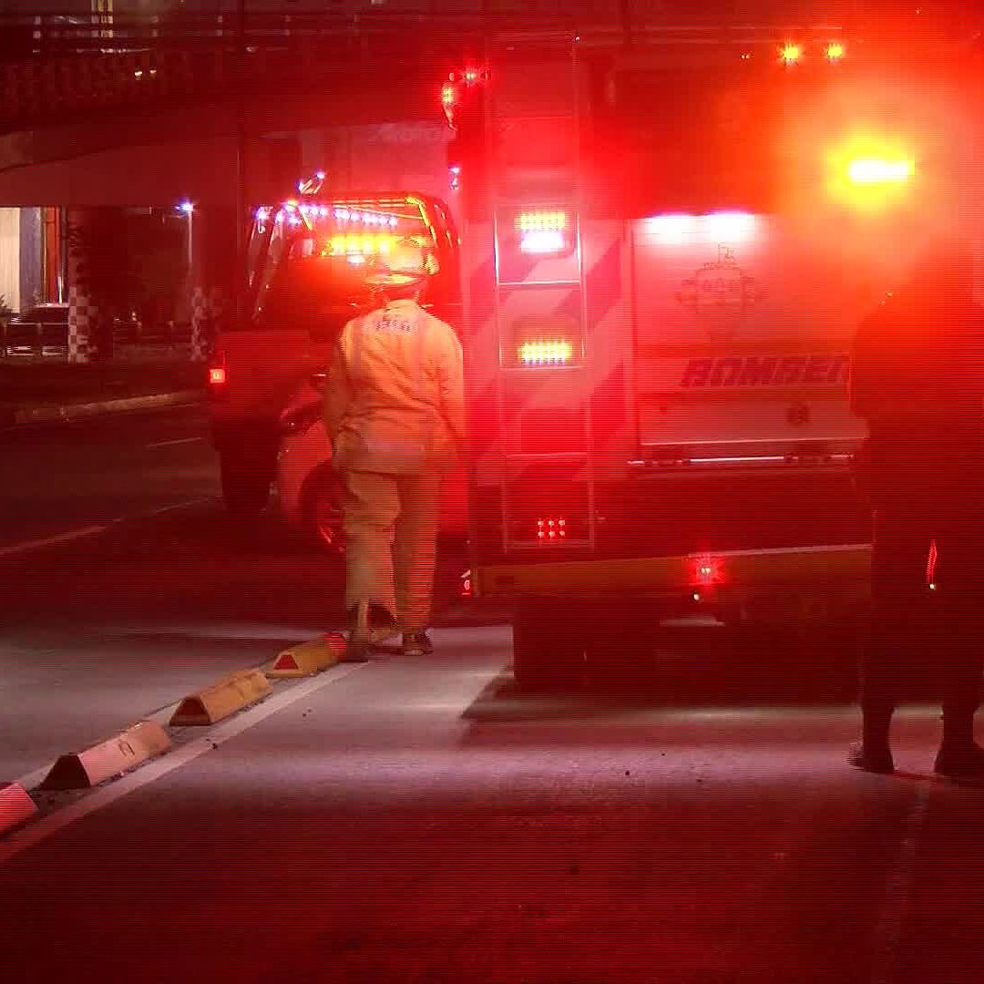 Conductor Sobrevive a Volcadura e Invade Carriles Contrarios en Carretera a Chapala