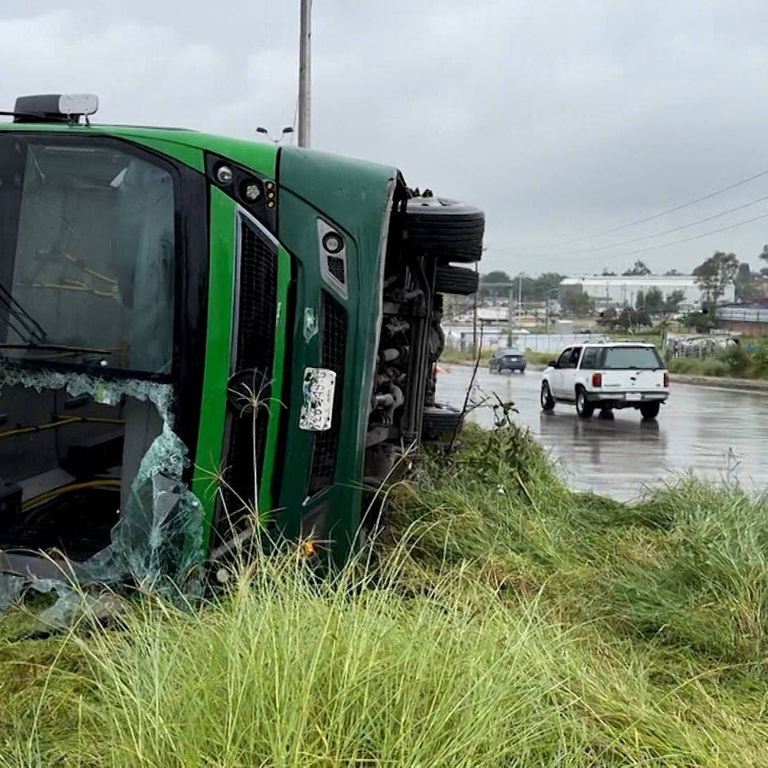 Camión del Transporte Público Derrapa en Tlaquepaque y Deja Ocho Heridos