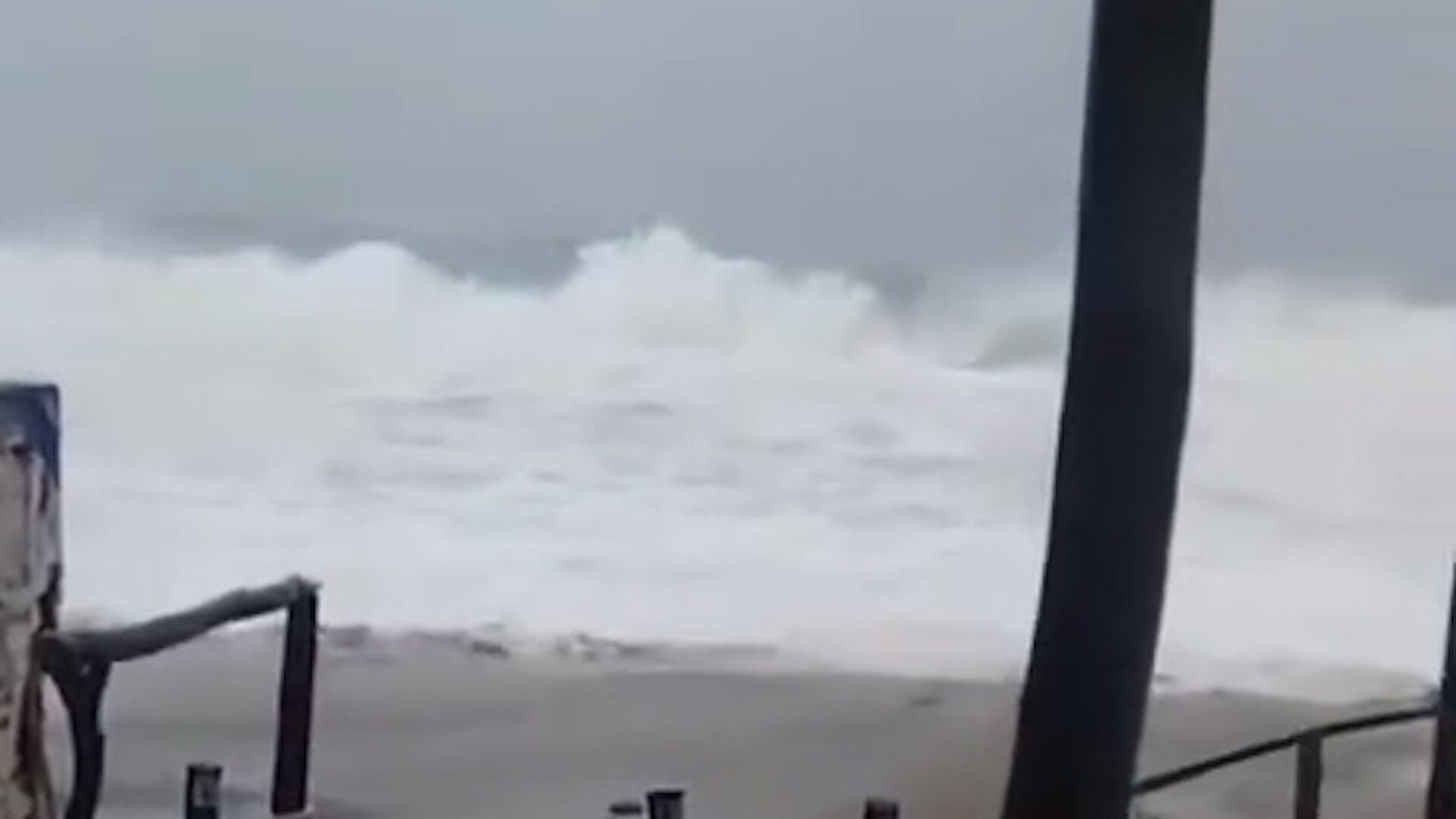 Vientos, Oleaje e Inundaciones en La Huerta, Jalisco por Huracán Simon