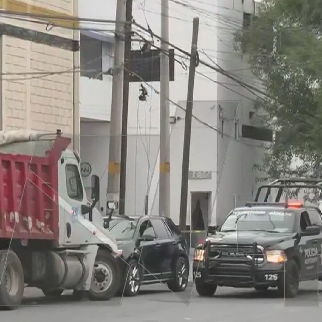 Persecución, Balacera y Robo de Carro en Col. Artillero en Monterrey