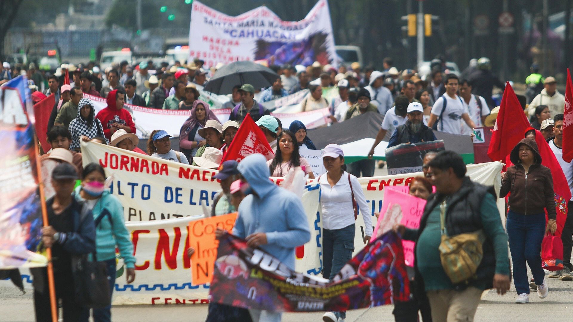 Manifestación Cumple Cinco Horas Frente a la FGR en Río Neva