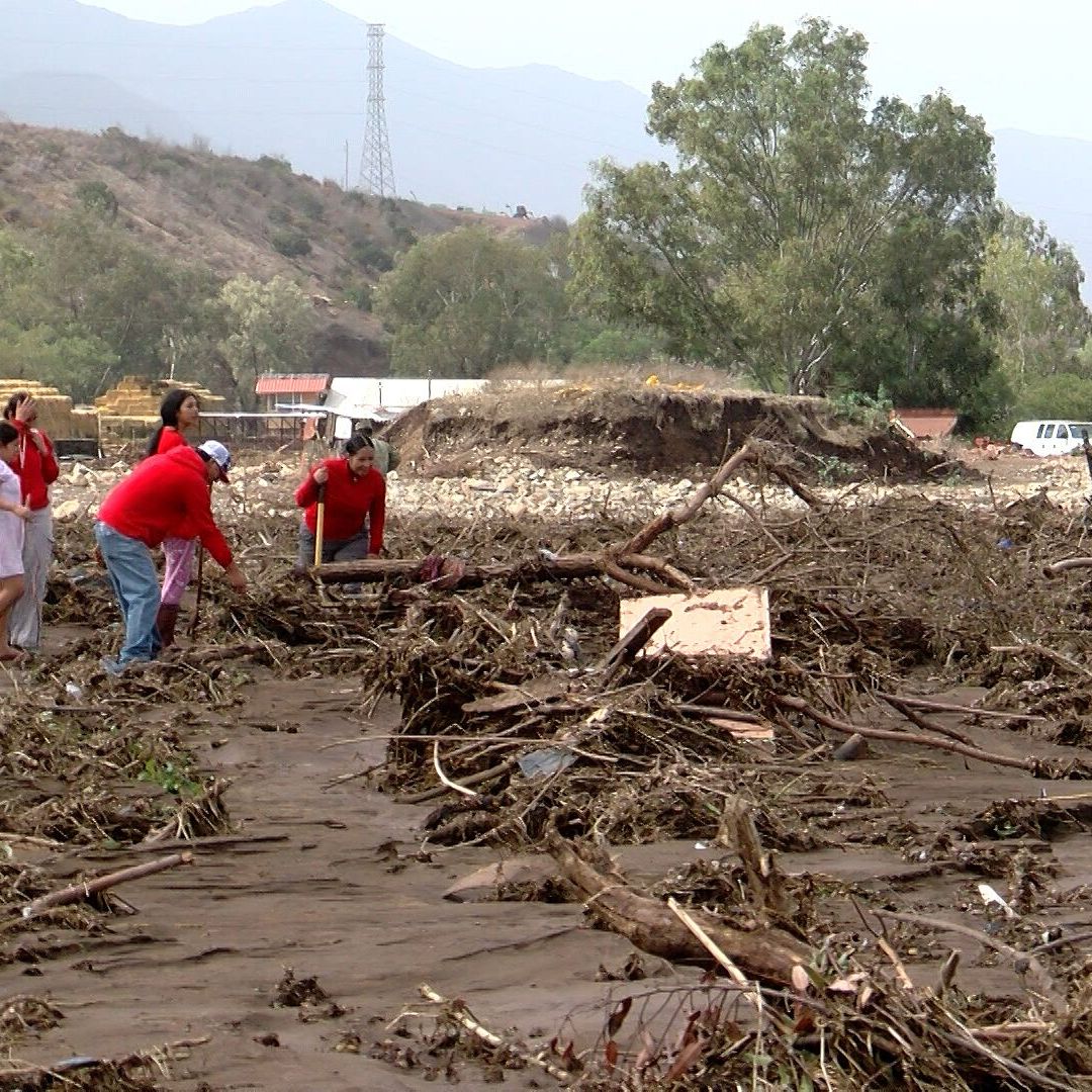 Aplican Plan de Emergencia para Reparar Socavones y Limpiar Vialidades en Ensenada
