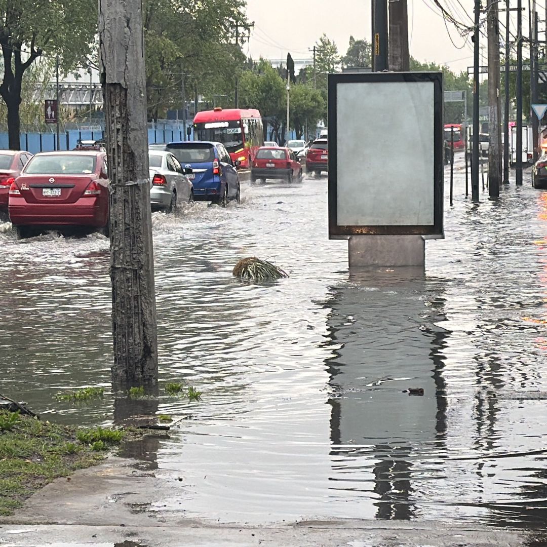 Afectaciones por lluvia en el eje uno  · Aeropuerto Internacional de la Ciudad de México, Venustiano Carranza | Lizandro González Guerrero