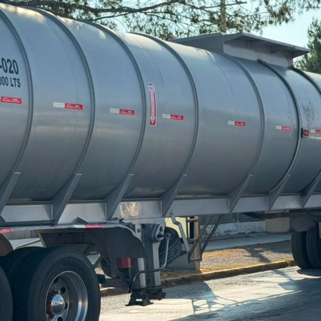 Elementos de la Policía Estatal lograron el aseguramiento de una pipa de combustible en la carretera Saltillo–Torreón