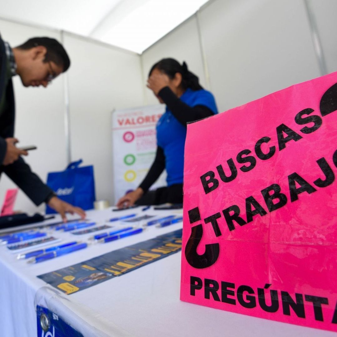 Persona busca trabajo. Seguro de Desempleo CDMX 18 a 64 Años