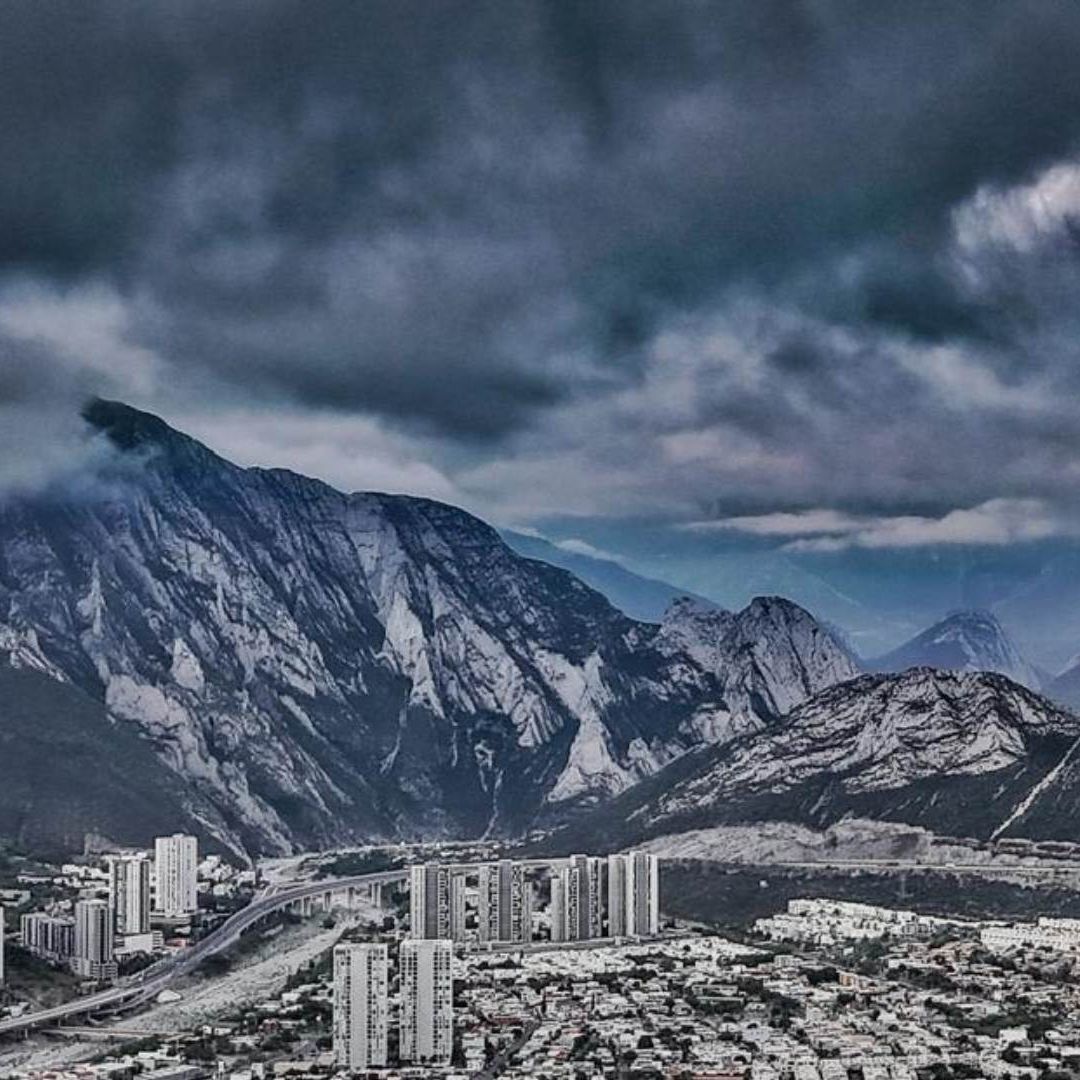 Toma aérea de la ciudad de Monterrey
