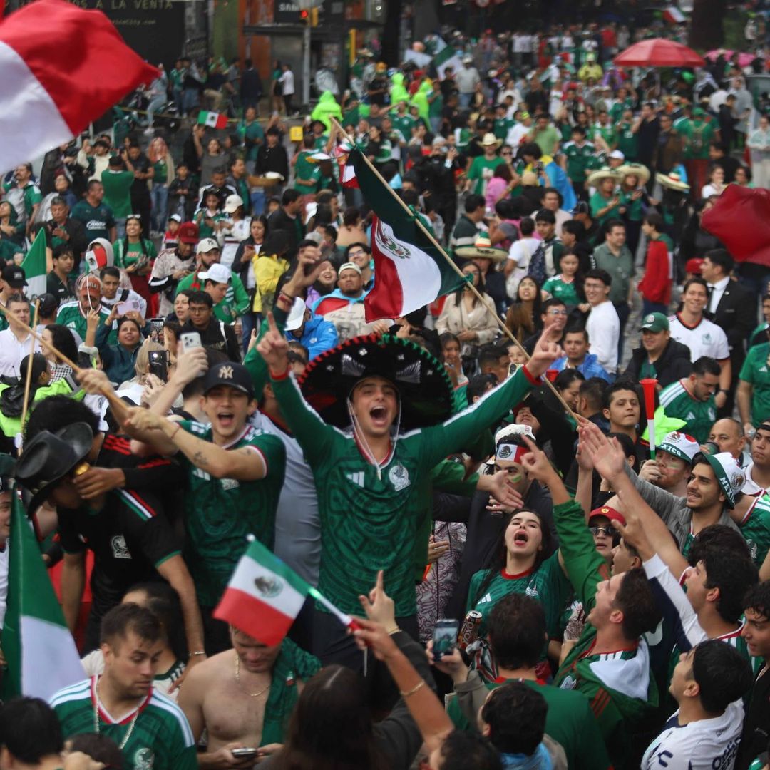 Festejos en el Ángel de la Independencia por triunfo de la Selección Nacional en Mundial 2026