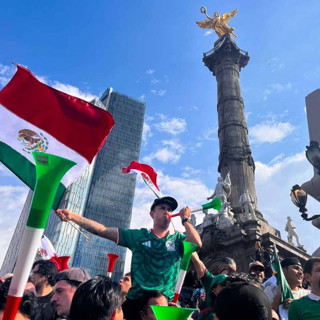 Festejos en el Ángel de la Independencia por triunfo de la Selección Nacional en Mundial 2026