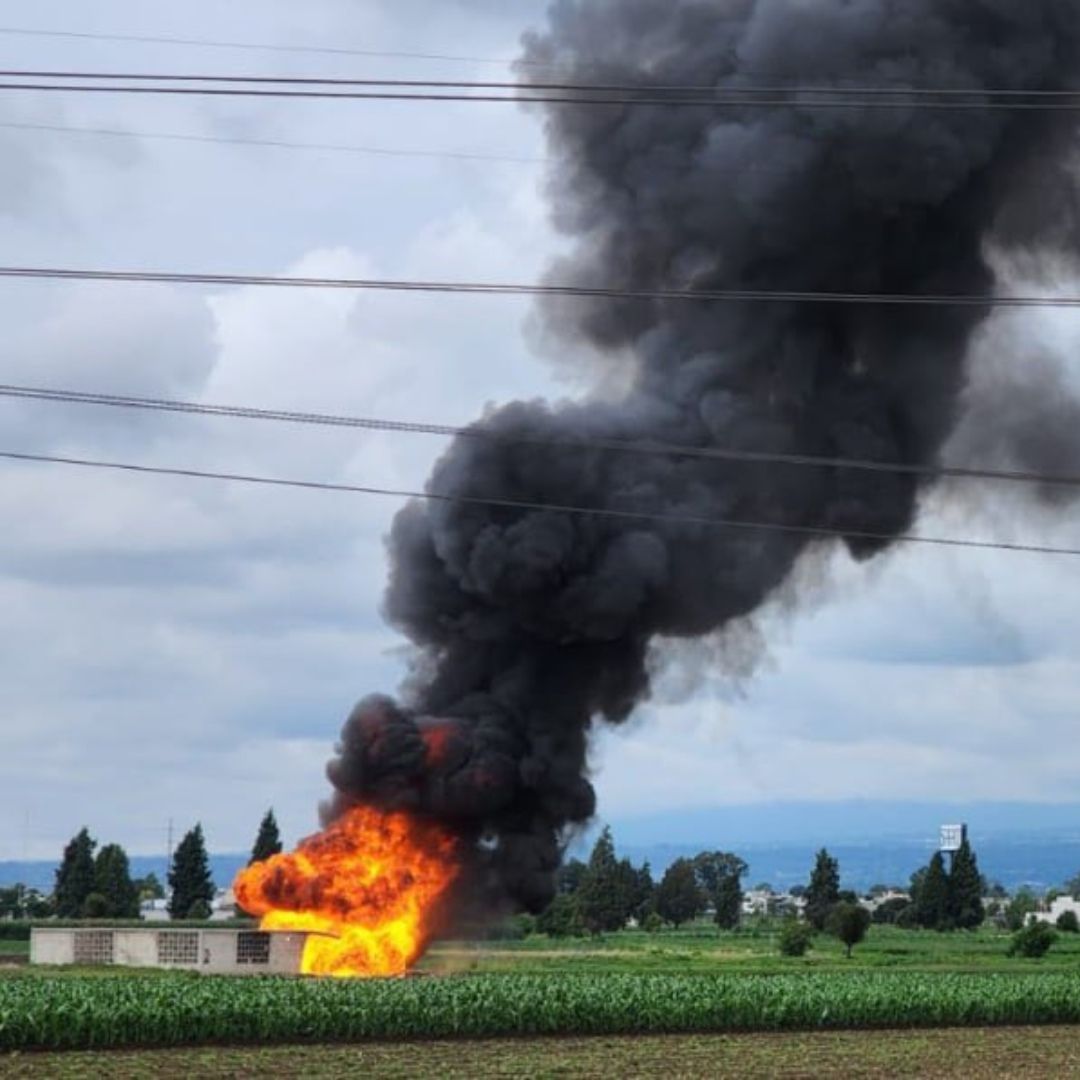 Quema controlada en San Baltazar Temaxcalac tras fuga de gas LP.