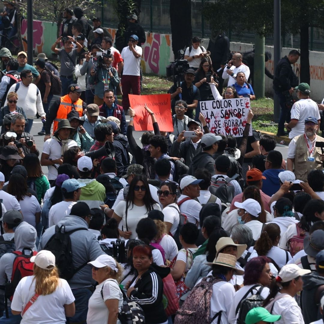Marcha de la CNTE en inmediaciones del estadio sede CDMX este 11 de junio. Foto: Cuartoscuro
