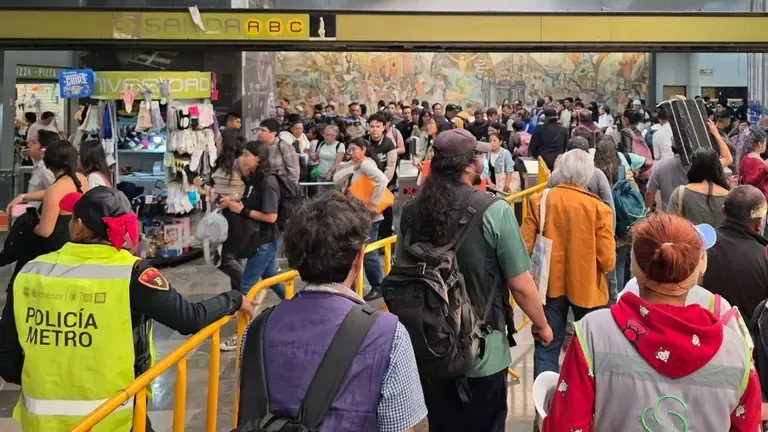 Personas en metro