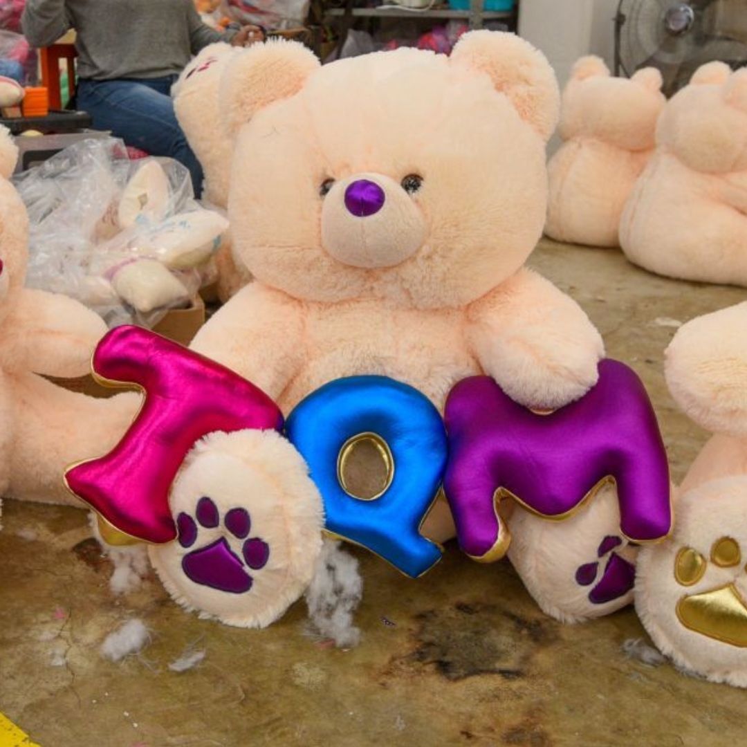 Detienen a mujer con peluche con armas en Tijuana