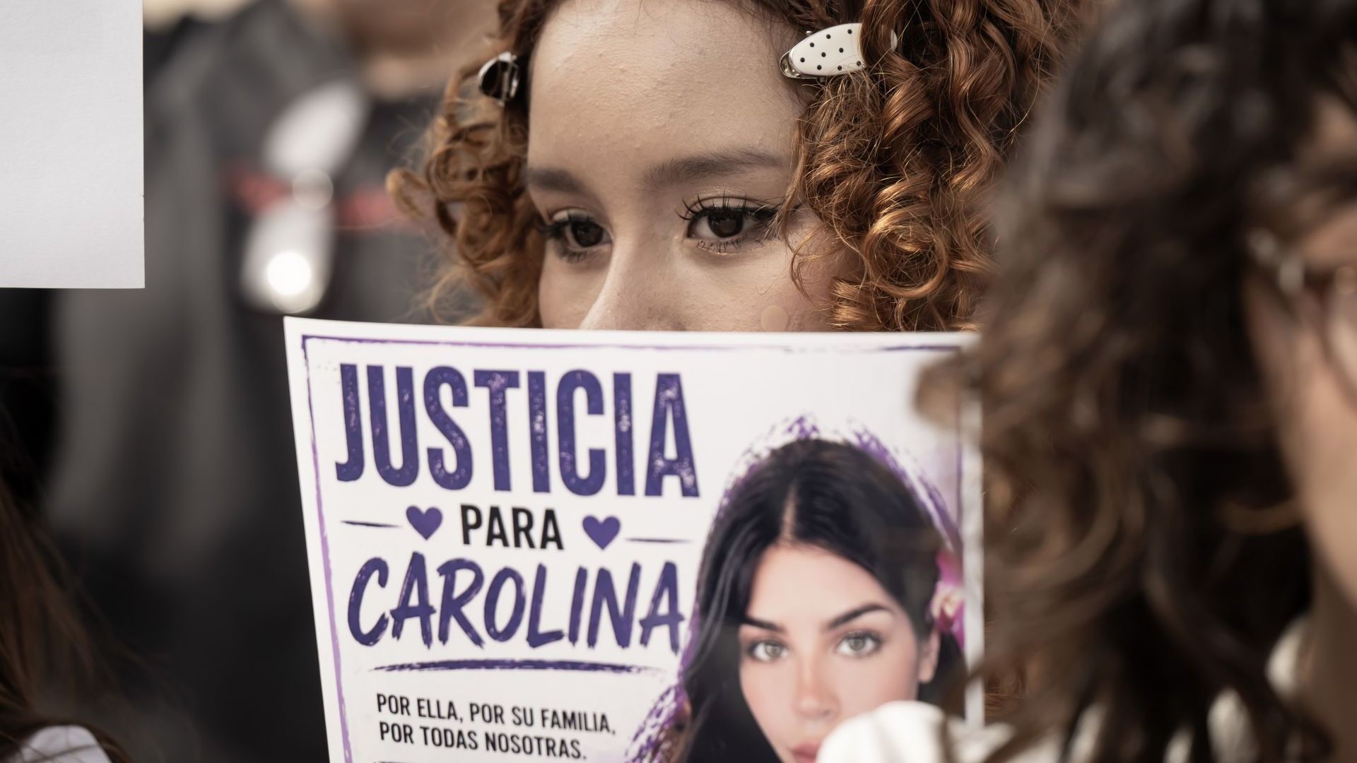Detienen a suegra de Carolina Flores y niega culpabilidad.